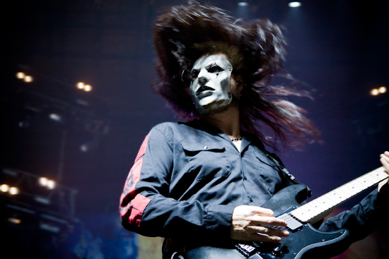 Jim_Root of Slipknot performing